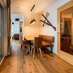 Kitzbuehel Alpine With Sauna 米特西尔