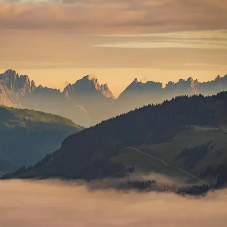 Kitzbuehel Alpine With Sauna アパート